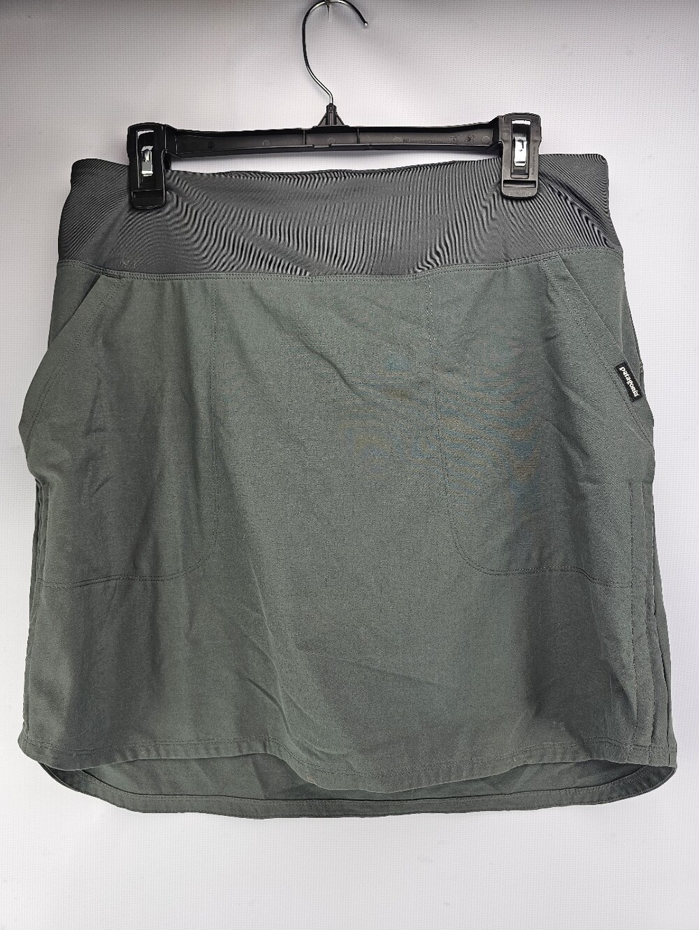 Patagonia Women's Cinch Tech Fishing Skort Size Gray Green Size Medium